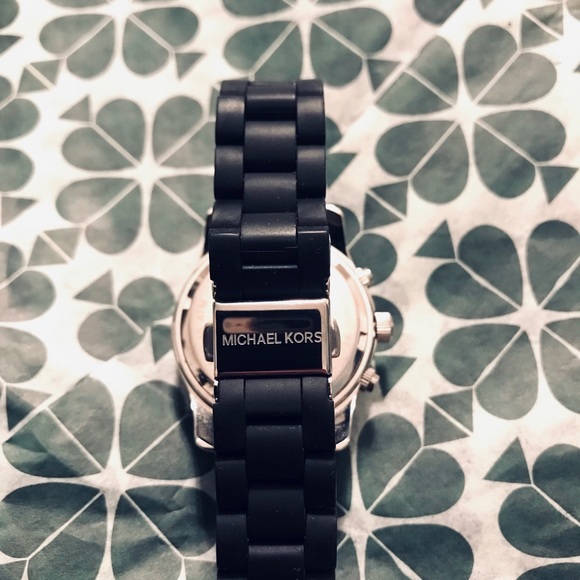 NEW AUTHENTIC WOMEN’S MICHAEL KORS WATCH - Picture 4 of 5